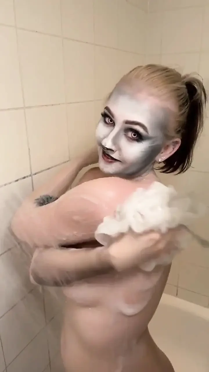 Cosplay Loona Wolf Body Paint Removal & Tit Play